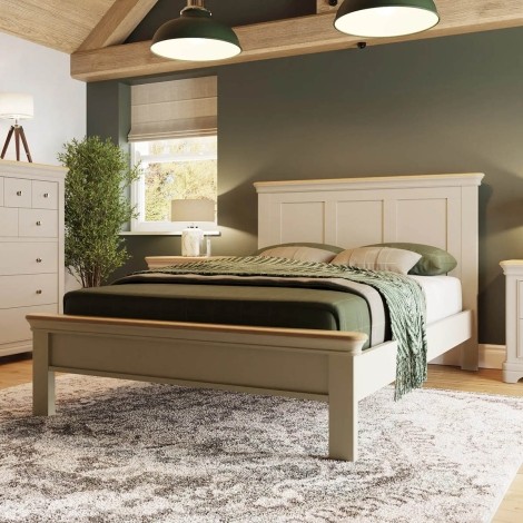 Faire - 4ft6in Double 135cm Shaker Panel Bed Frame with Oak Tops - Neutral Putty Cream Finish