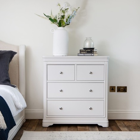 Sutton - Rectangular - Soft White - 2 Over 2 Chest of Drawers - Sculpture Feet